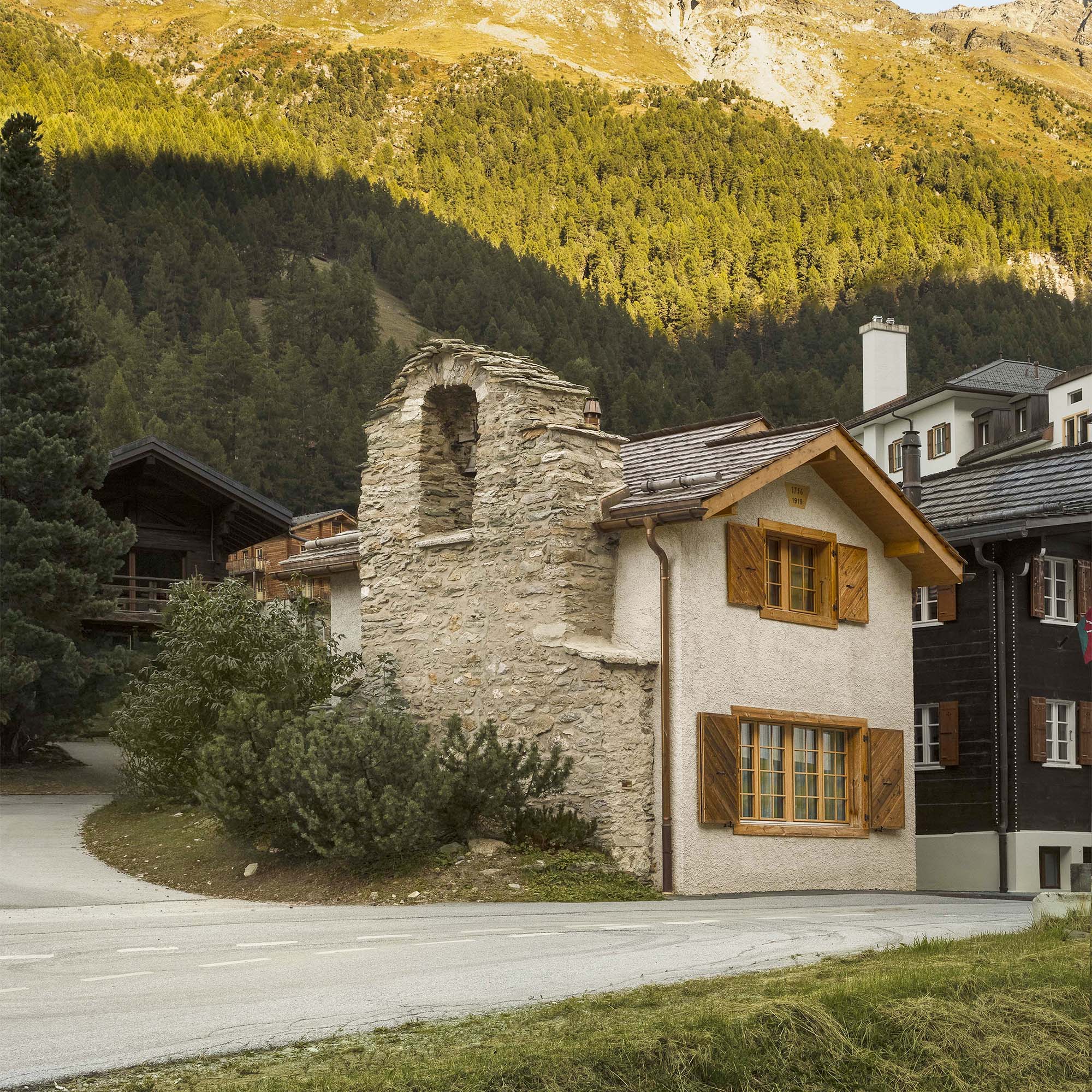 Transformation d’une ancienne chapelle en logement de vacances à Zinal